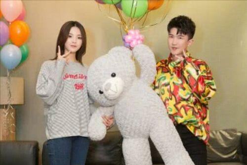 娱乐圈吃瓜故事会,揭秘明星背后的那些事 第3张 娱乐圈吃瓜故事会,揭秘明星背后的那些事 第3张